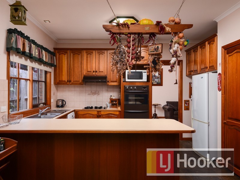 17 Fern Way, Narre Warren South VIC 3805