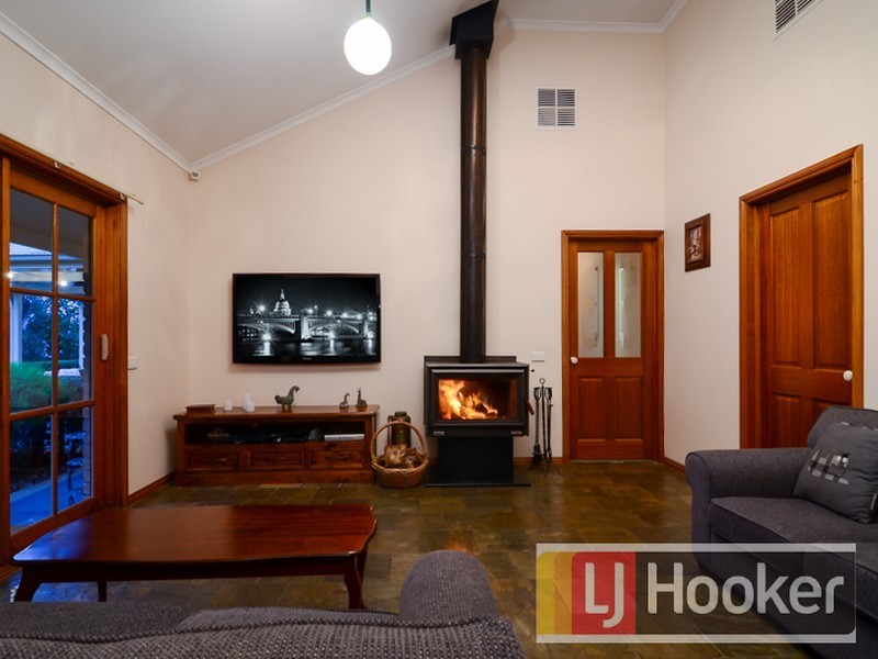 17 Fern Way, Narre Warren South VIC 3805