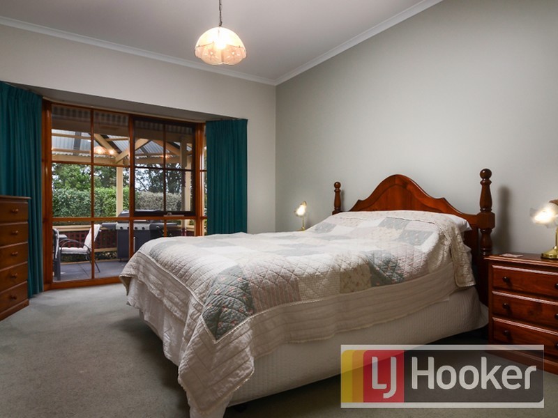 17 Fern Way, Narre Warren South VIC 3805