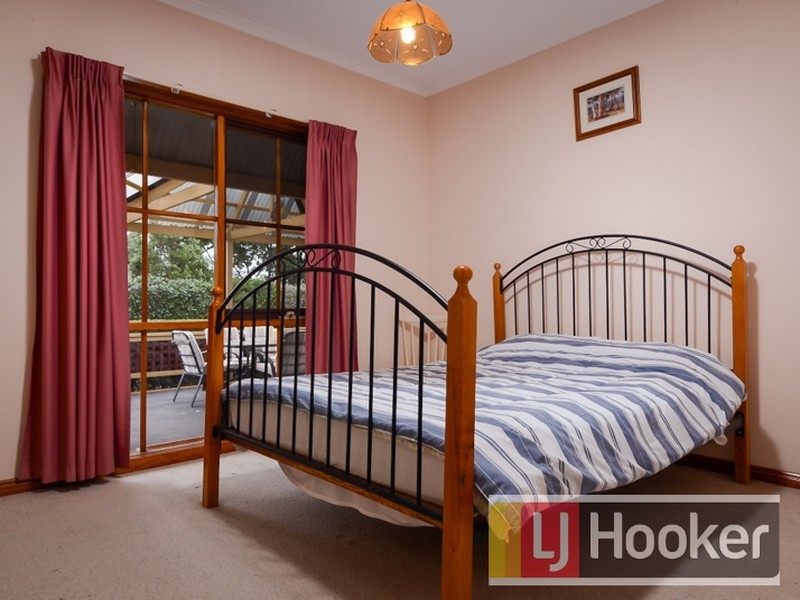 17 Fern Way, Narre Warren South VIC 3805