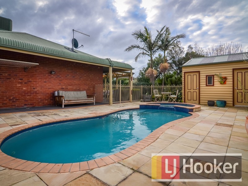 17 Fern Way, Narre Warren South VIC 3805