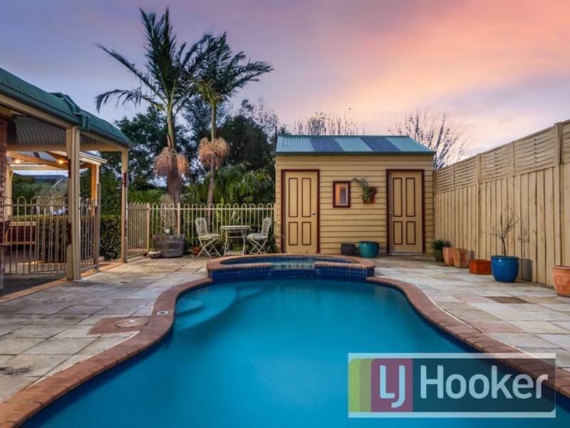 17 Fern Way, Narre Warren South VIC 3805
