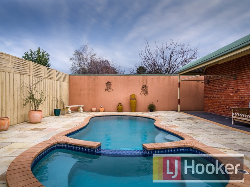 17 Fern Way, Narre Warren South VIC 3805