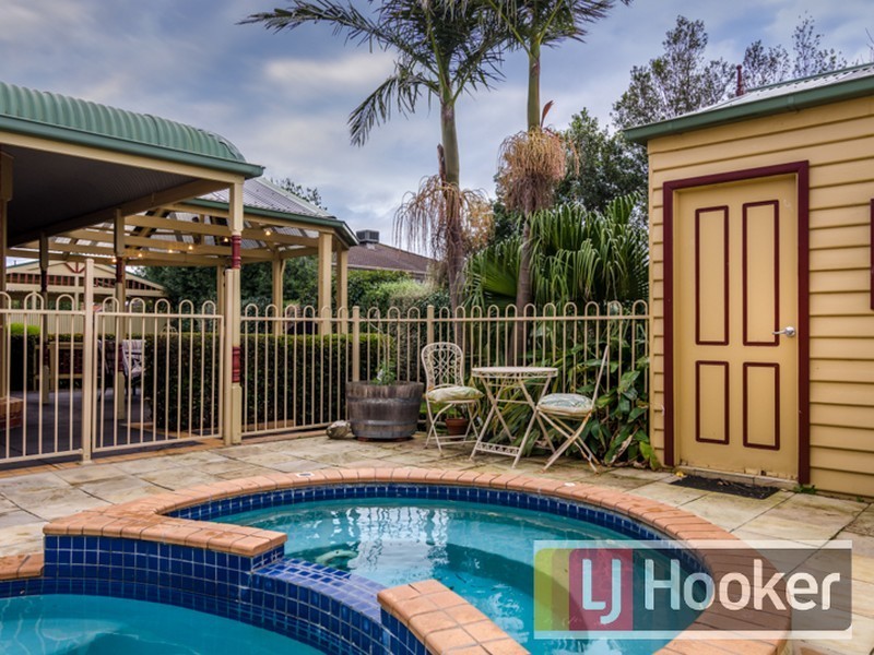 17 Fern Way, Narre Warren South VIC 3805