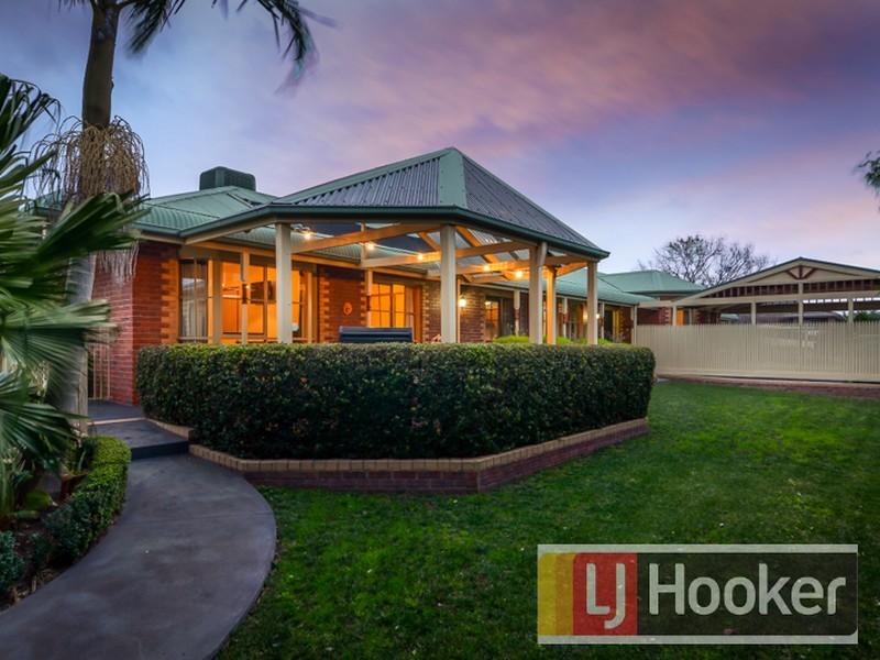 17 Fern Way, Narre Warren South VIC 3805