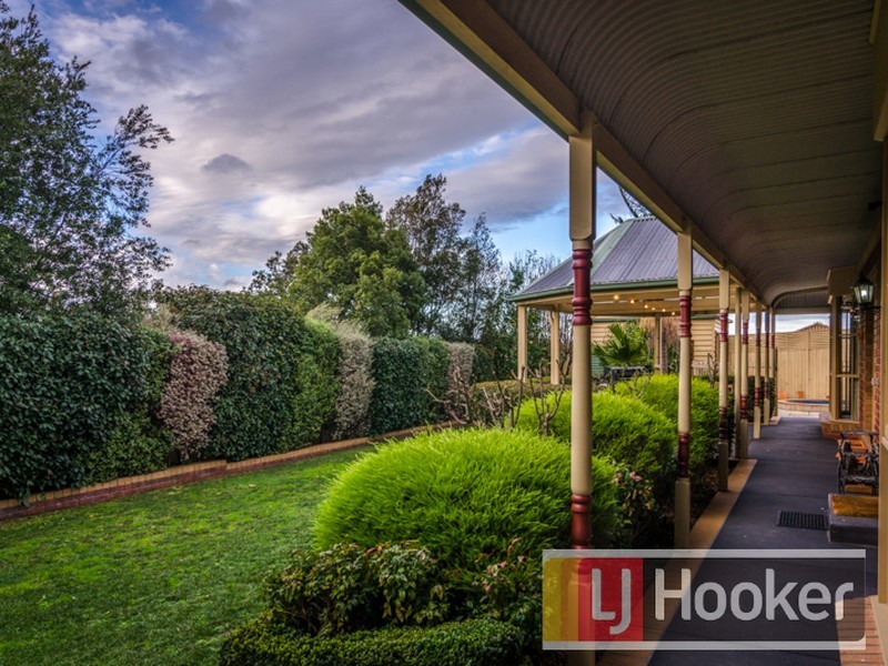 17 Fern Way, Narre Warren South VIC 3805