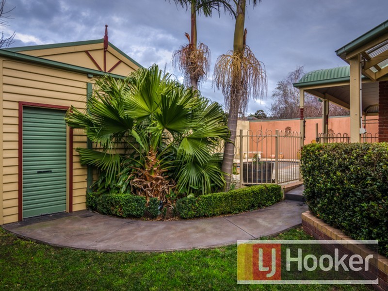 17 Fern Way, Narre Warren South VIC 3805