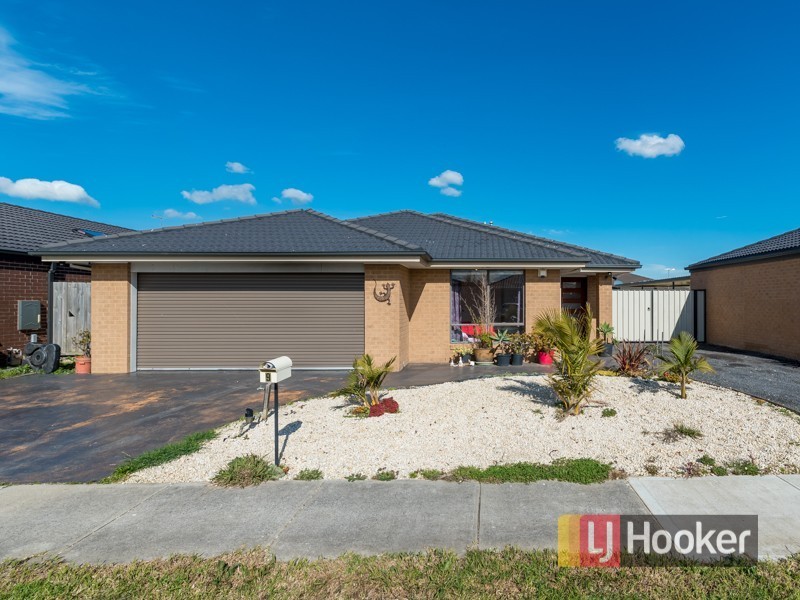 9 Kirwan Drive, Cranbourne East VIC 3977