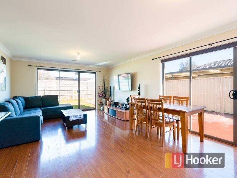 9 Kirwan Drive, Cranbourne East VIC 3977