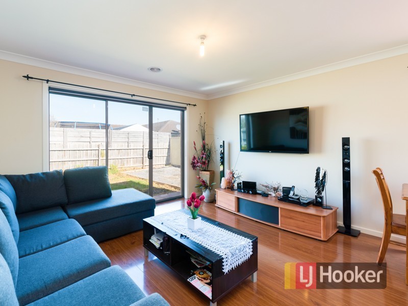 9 Kirwan Drive, Cranbourne East VIC 3977