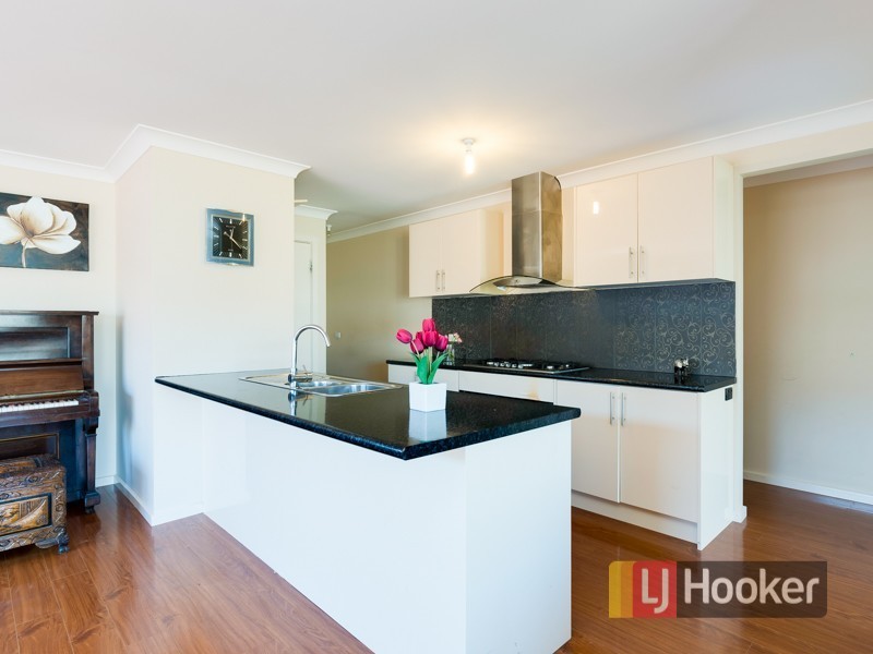 9 Kirwan Drive, Cranbourne East VIC 3977