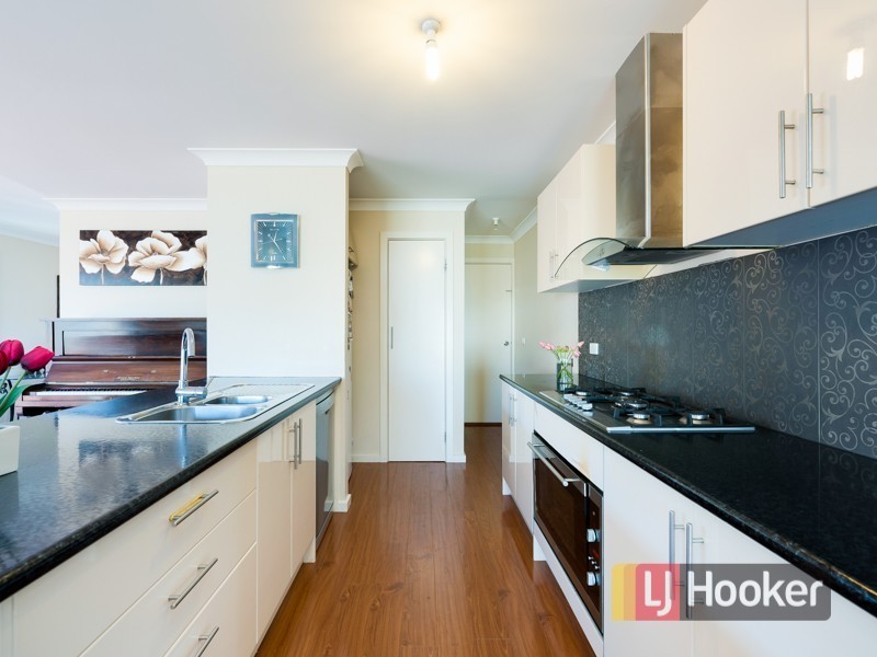 9 Kirwan Drive, Cranbourne East VIC 3977