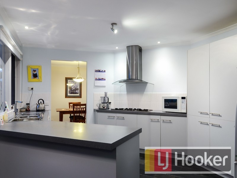 32 Ashfield Drive, Berwick VIC 3806