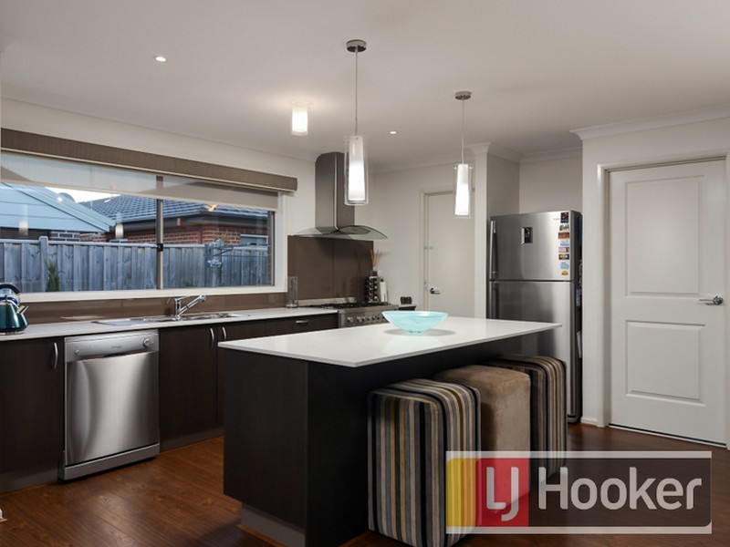 8 Markbeech Circuit, Officer VIC 3809