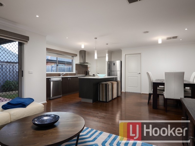 8 Markbeech Circuit, Officer VIC 3809