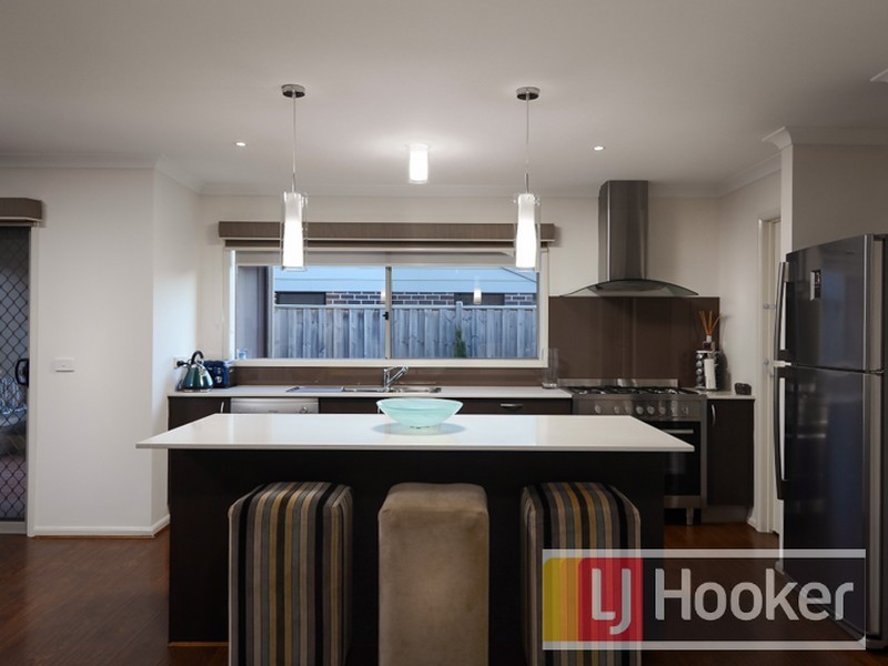 8 Markbeech Circuit, Officer VIC 3809