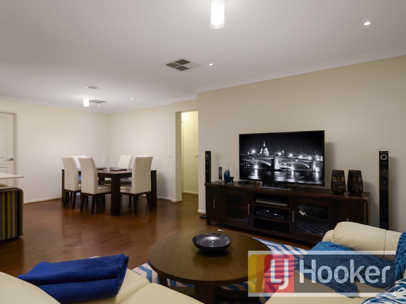 8 Markbeech Circuit, Officer VIC 3809