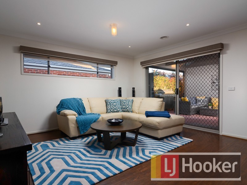 8 Markbeech Circuit, Officer VIC 3809