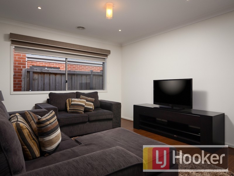 8 Markbeech Circuit, Officer VIC 3809