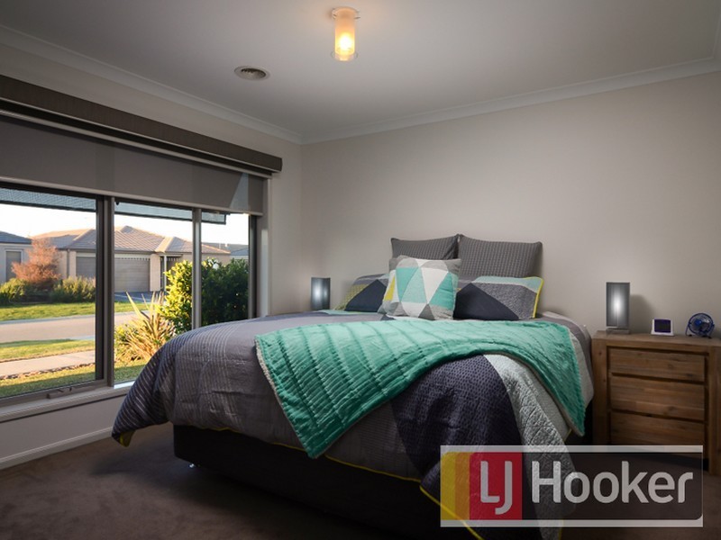 8 Markbeech Circuit, Officer VIC 3809