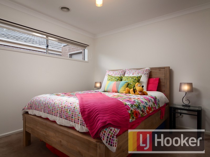 8 Markbeech Circuit, Officer VIC 3809