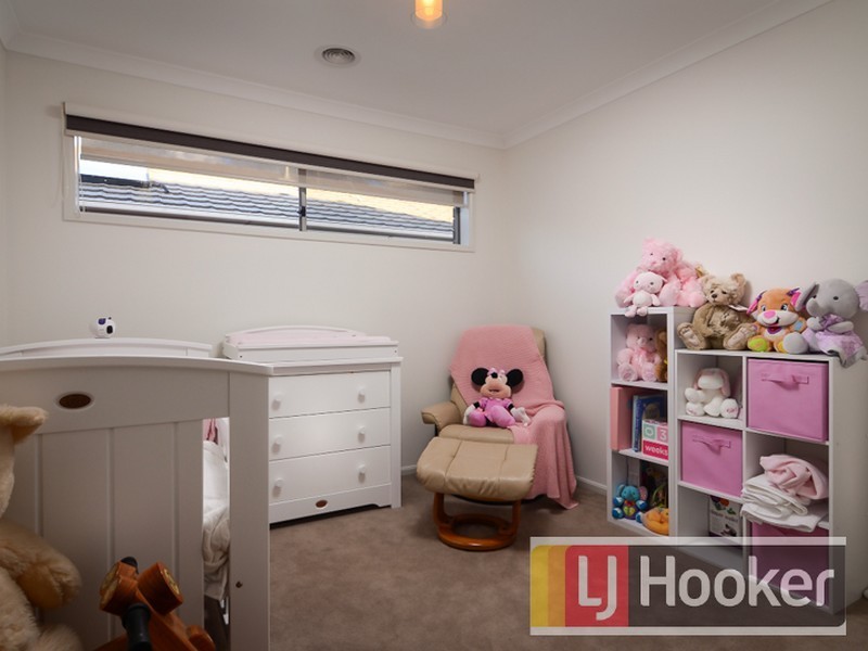 8 Markbeech Circuit, Officer VIC 3809