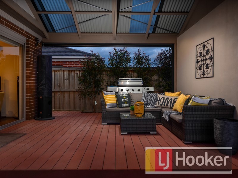 8 Markbeech Circuit, Officer VIC 3809