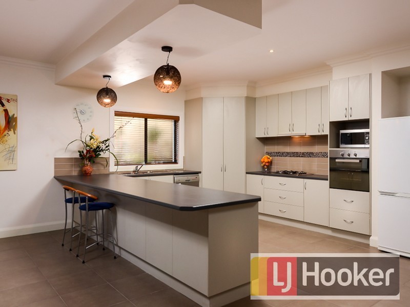 9 Jembecca Drive, Berwick VIC 3806