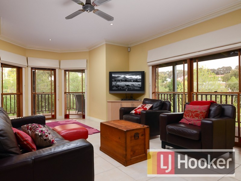 26 Waterford Close, Narre Warren North VIC 3804