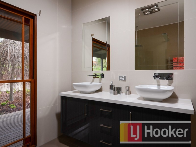 26 Waterford Close, Narre Warren North VIC 3804