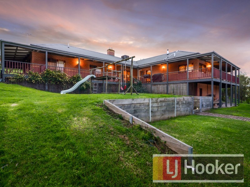 26 Waterford Close, Narre Warren North VIC 3804