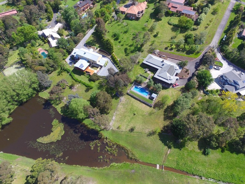 26 Waterford Close, Narre Warren North VIC 3804