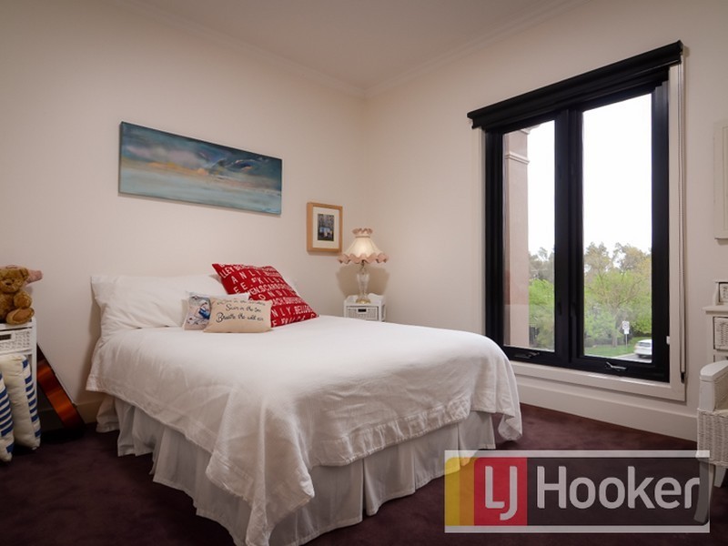 24 Melville Park Drive, Berwick VIC 3806