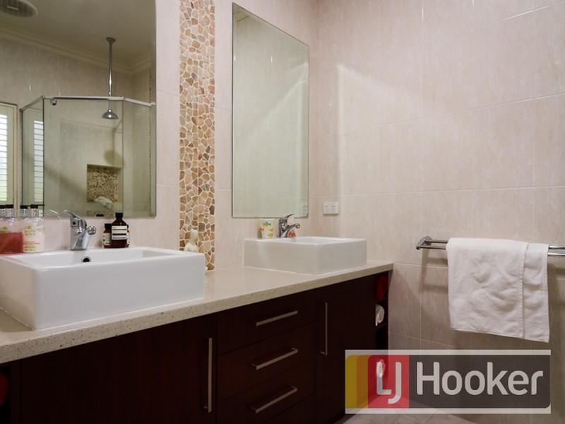 24 Melville Park Drive, Berwick VIC 3806