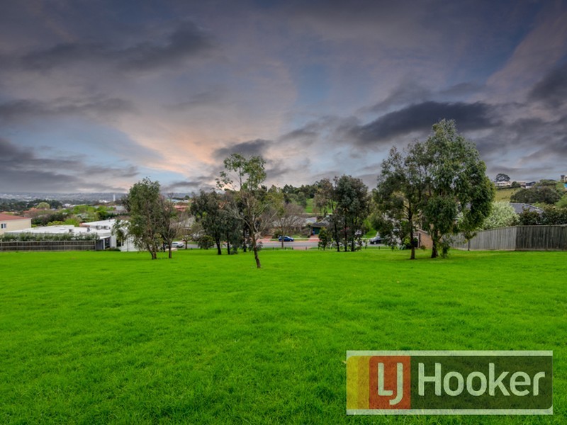 24 Melville Park Drive, Berwick VIC 3806