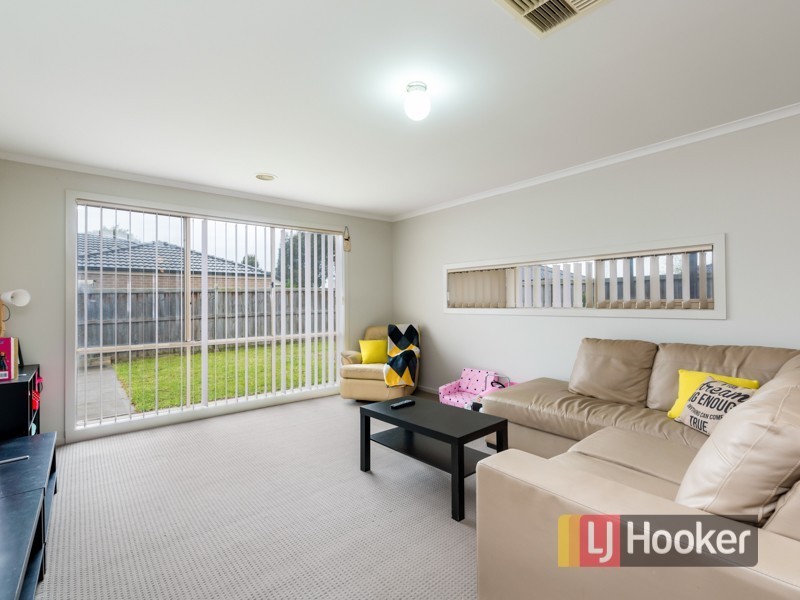 27 Bushranger Boulevard, Cranbourne East VIC 3977