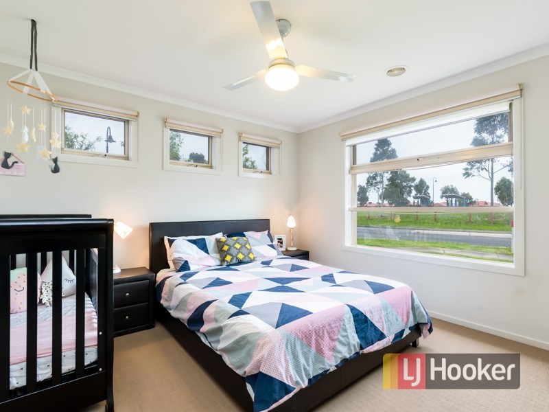 27 Bushranger Boulevard, Cranbourne East VIC 3977