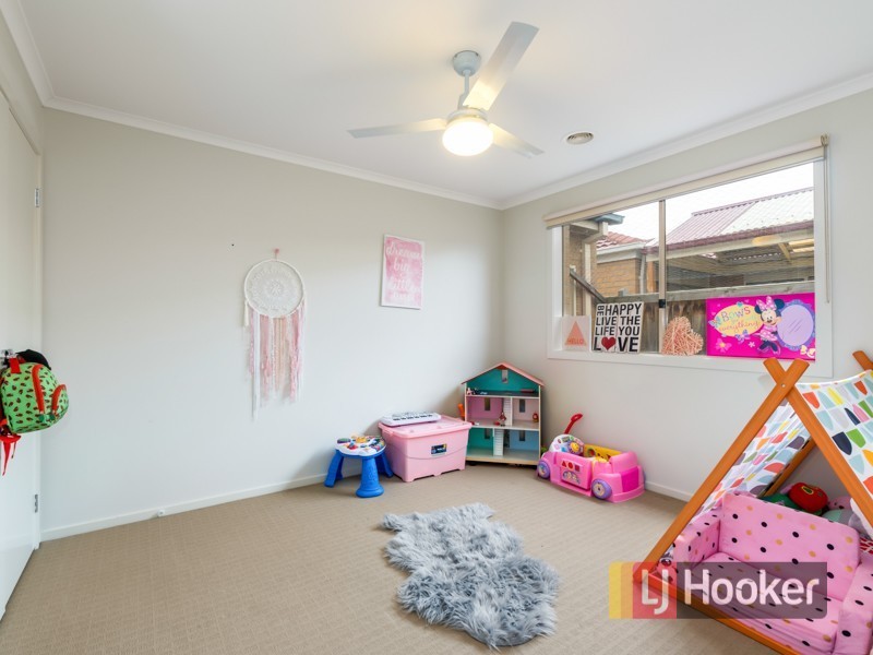 27 Bushranger Boulevard, Cranbourne East VIC 3977