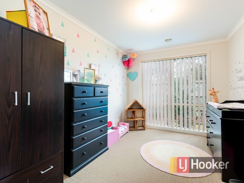 27 Bushranger Boulevard, Cranbourne East VIC 3977