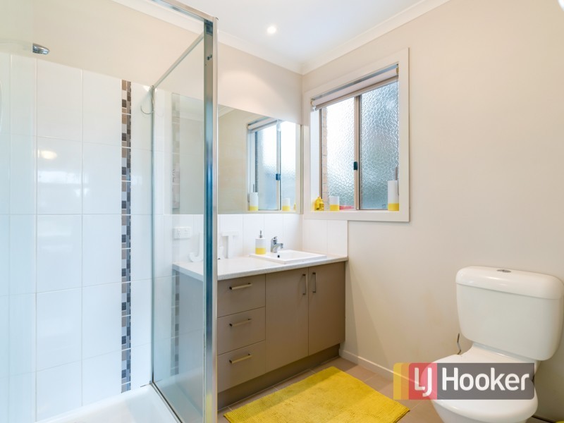 27 Bushranger Boulevard, Cranbourne East VIC 3977