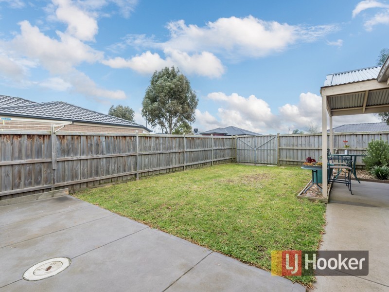27 Bushranger Boulevard, Cranbourne East VIC 3977