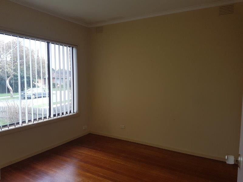 6 Meadow Wood Walk, Narre Warren VIC 3805