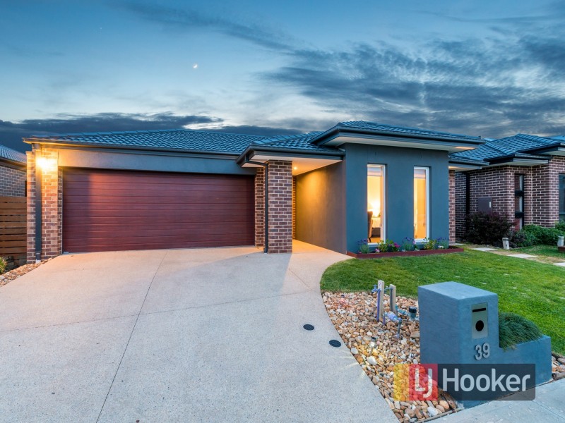 39 Falabela Road, Clyde North VIC 3978