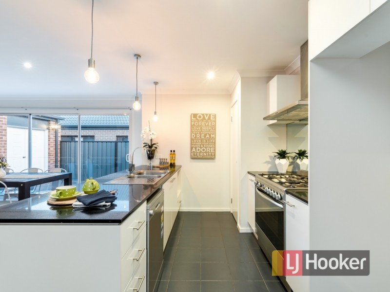 39 Falabela Road, Clyde North VIC 3978