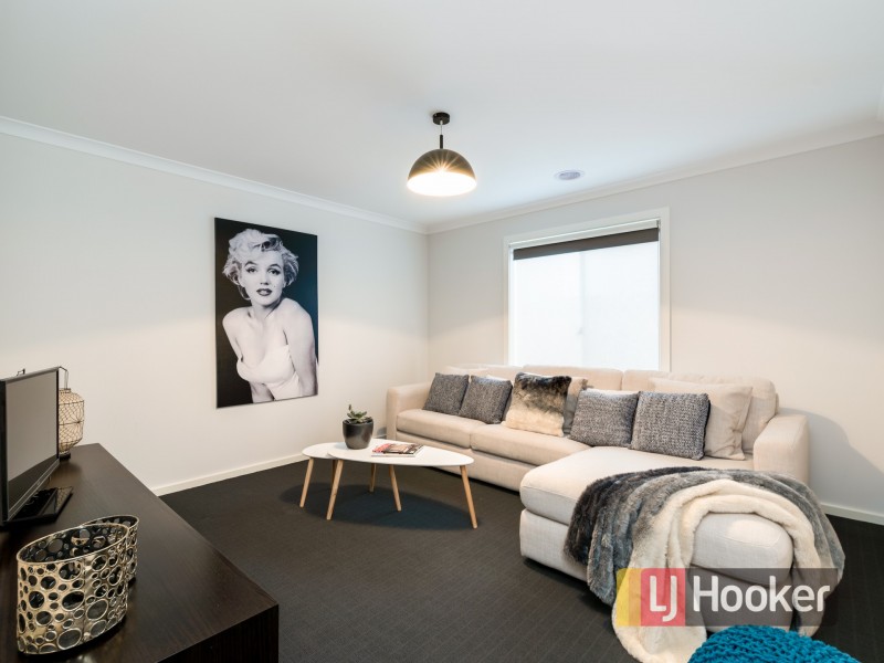 39 Falabela Road, Clyde North VIC 3978