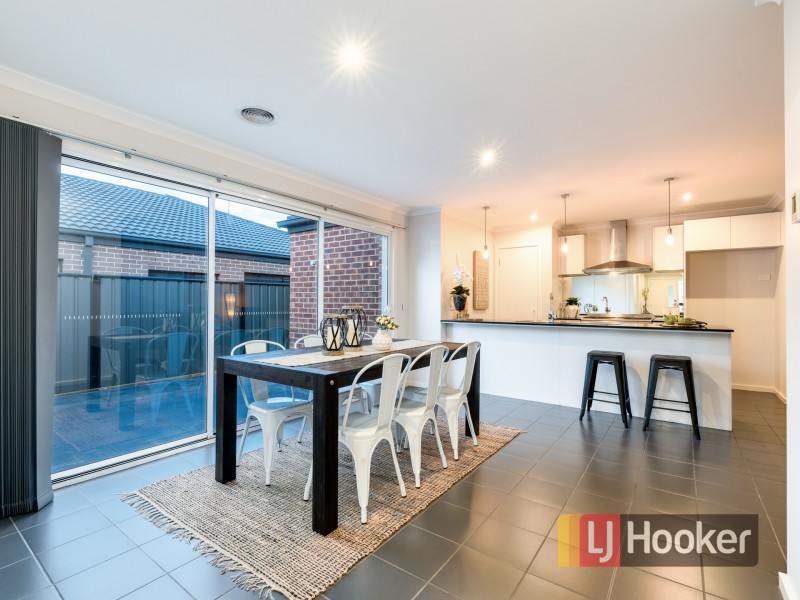 39 Falabela Road, Clyde North VIC 3978