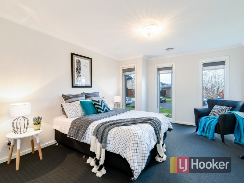 39 Falabela Road, Clyde North VIC 3978