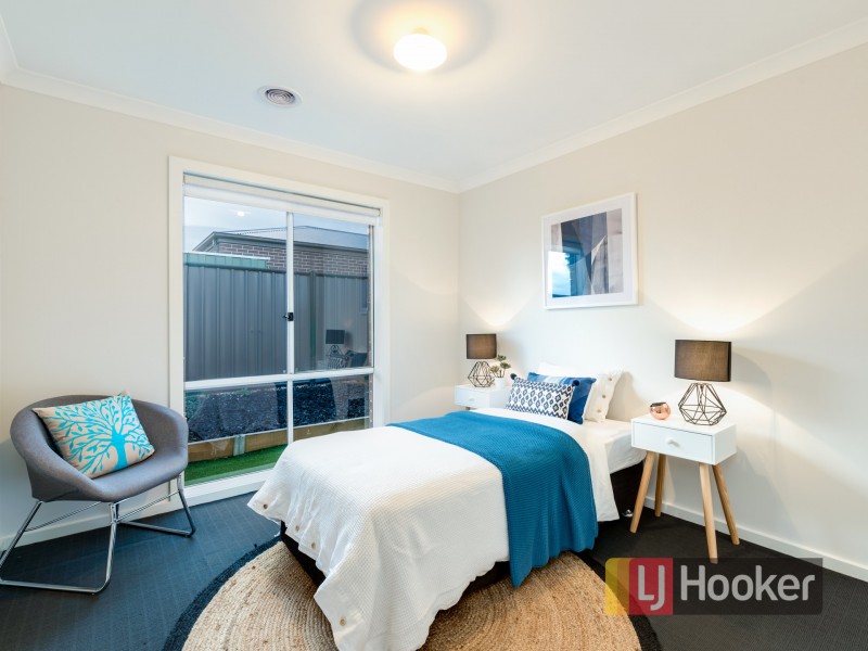 39 Falabela Road, Clyde North VIC 3978