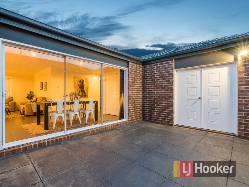 39 Falabela Road, Clyde North VIC 3978