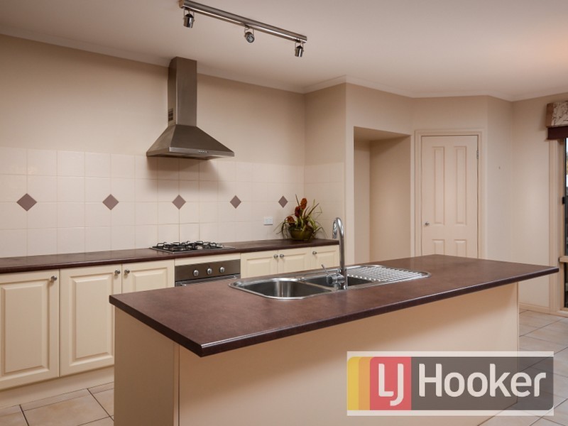 2 Hamdon Green, Berwick VIC 3806